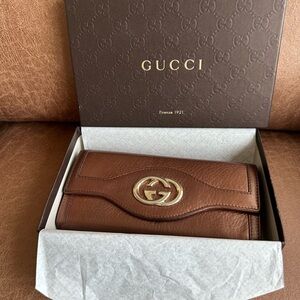 Gucci Brown Leather Interlocking GG bifold wallet